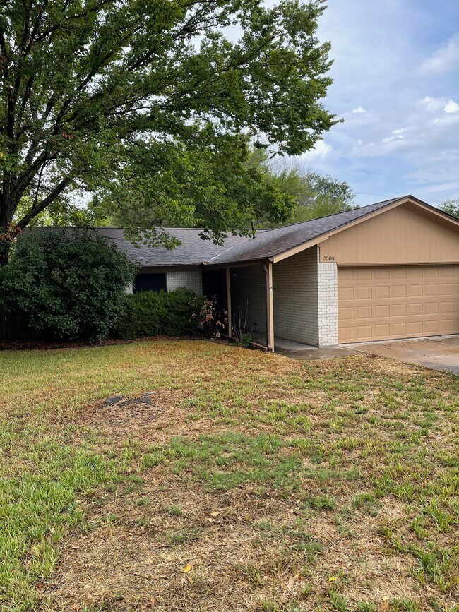 Frente de la casa - 3008 Longleaf Dr