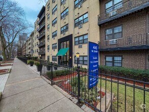 Building Photo - 448 W Barry