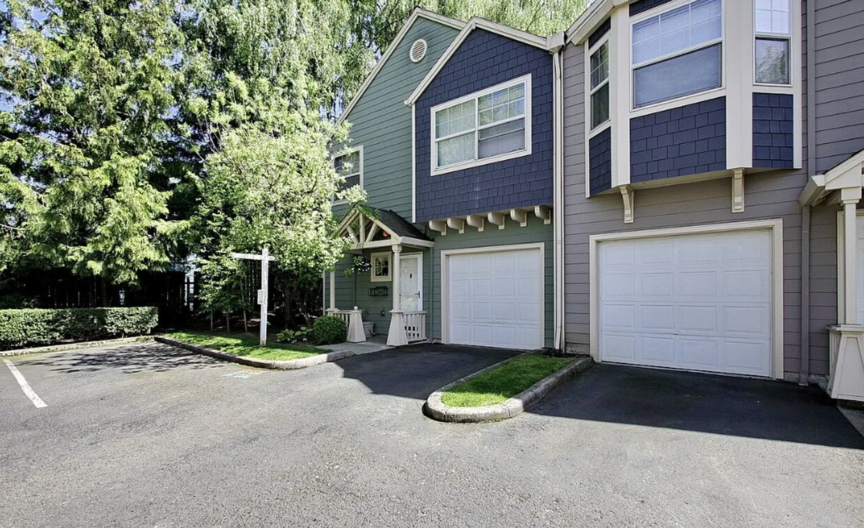 Foto principal - Wonderful Corner Home w/ 3 beds 2.5 baths ...