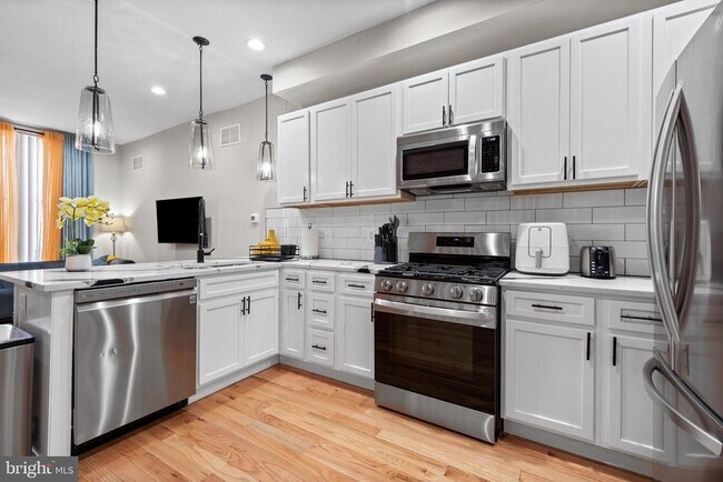 Foto del edificio - 2219 E Chase St