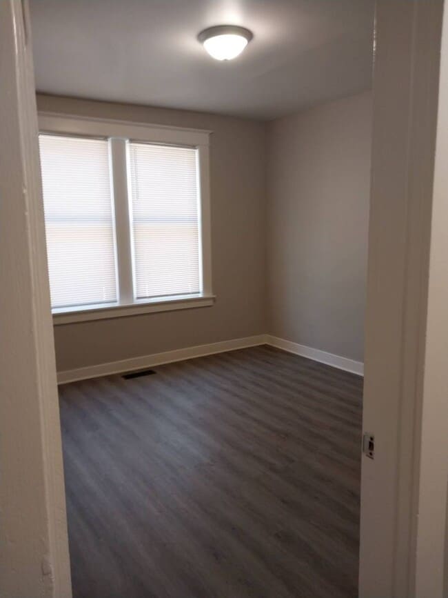 Building Photo - Fully Renovated 2 Bedroom 1 Bath | Midtown...
