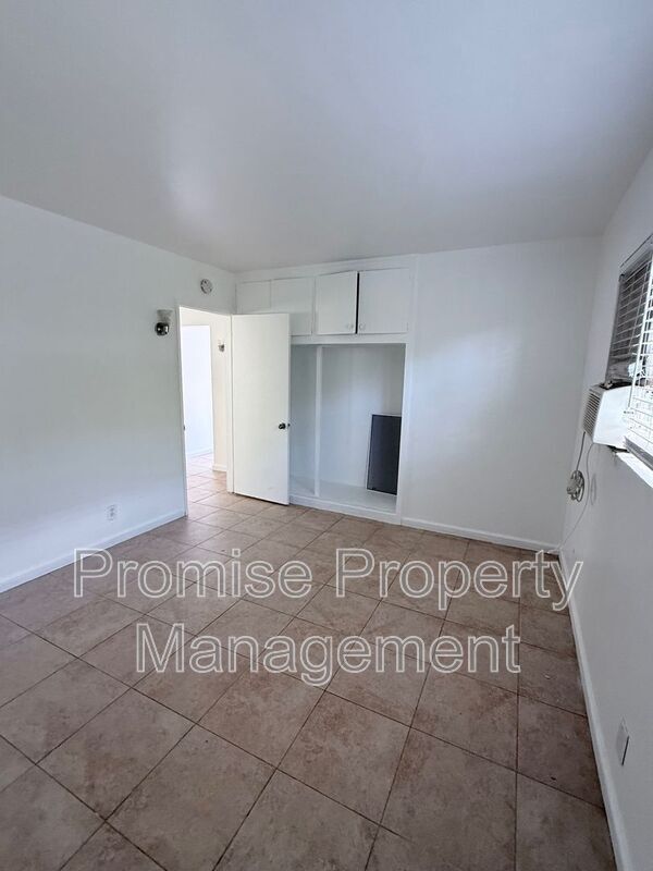 Foto del edificio - 303-307 S. Myers