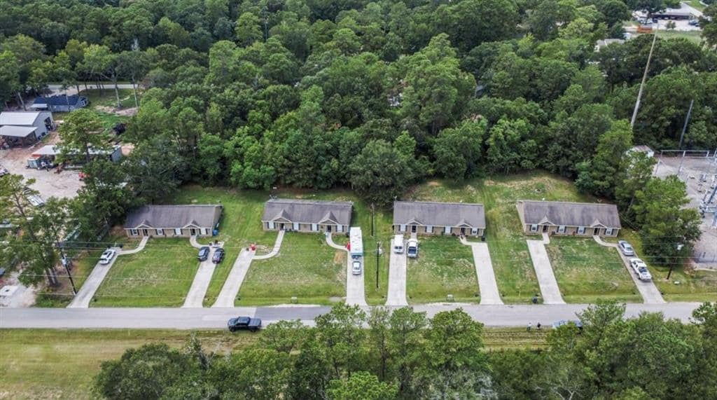 5498 Highline Dr Unit B, Montgomery, TX 77316 Room for Rent in