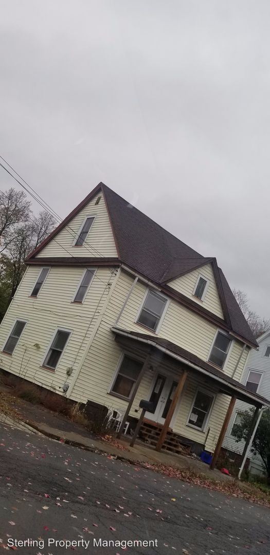 Building Photo - 4 br, 1 bath House - 99 Canton st