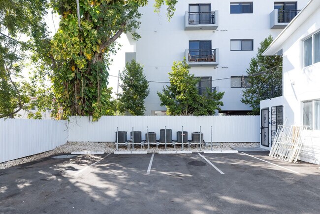 Foto del edificio - 828 SW 2nd St