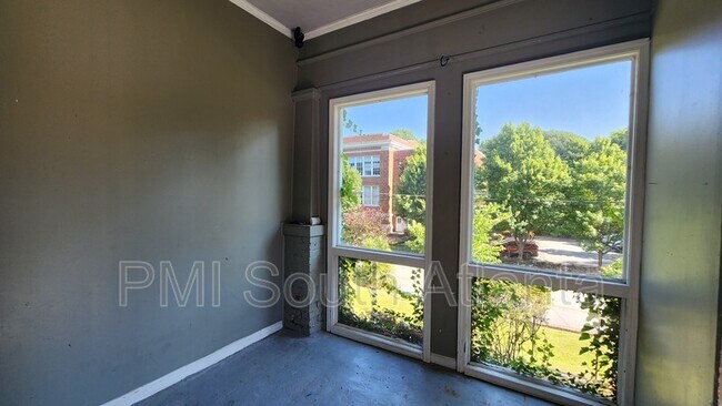 Foto del edificio - 987 North Avenue NE