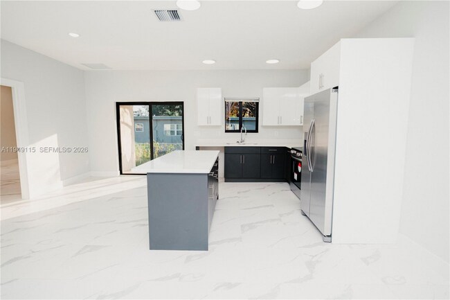 Foto del edificio - 820 Dr B J McCormick Ave