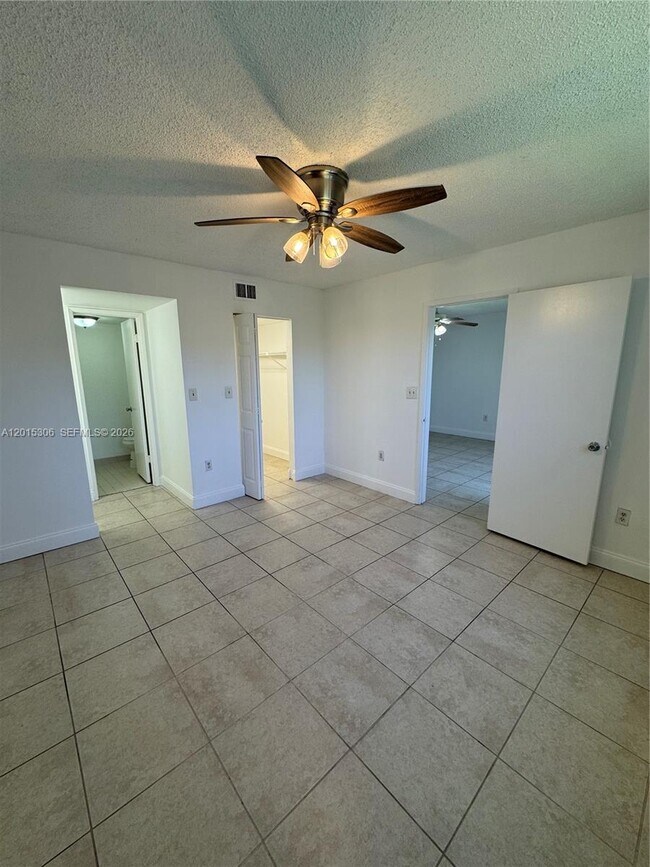 Building Photo - 9893 Nob Hill Ln