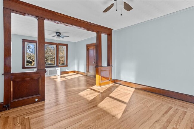 Building Photo - 647 Pleasant Valley Pkwy