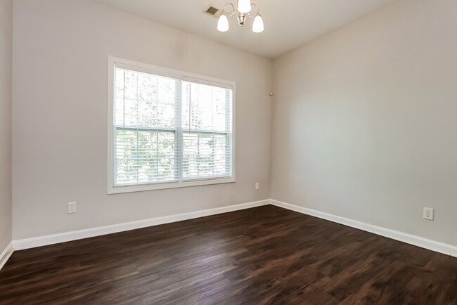 Building Photo - 8131 Vincent Mill Dr