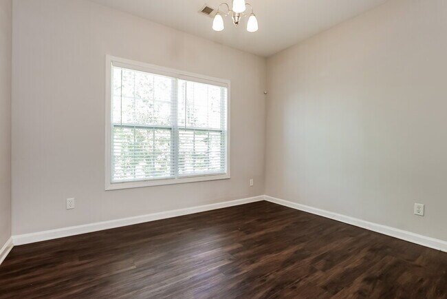 Foto del edificio - 8131 Vincent Mill Dr