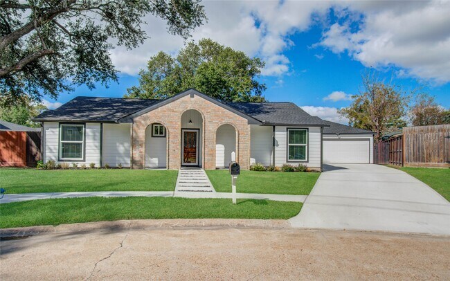 Foto del edificio - 7026 Hidden Arbor Ln