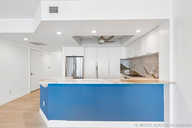 Foto del edificio - 2650 Lake Shore Dr