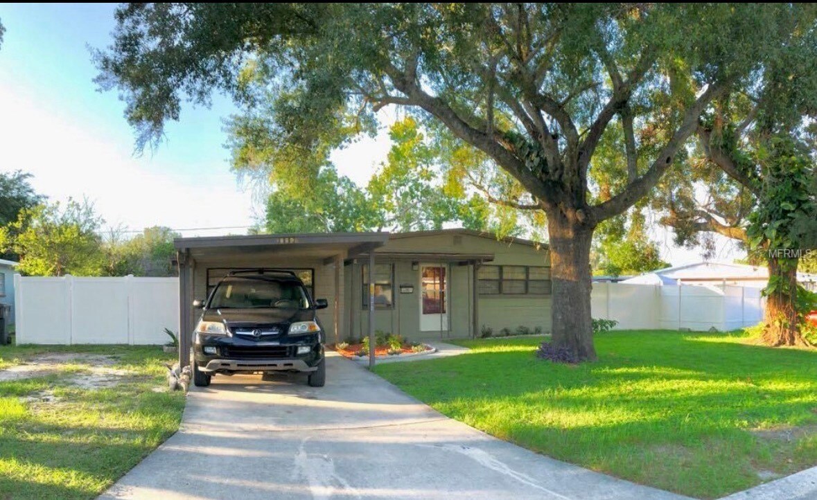 Foto principal - 8003 Somerset Ln