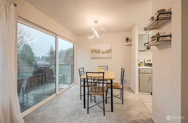 Building Photo - Beautiful 2 bed, 1 bath Shoreline Condo, $2000/mo.