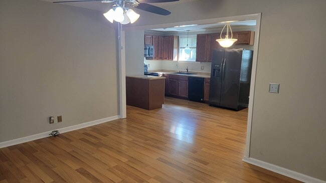 Foto del edificio - 505 Meadowbrook Ct