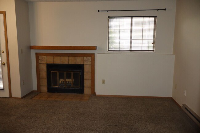 Foto del edificio - Spacious 2BR/2BA Condo Steps from Campus