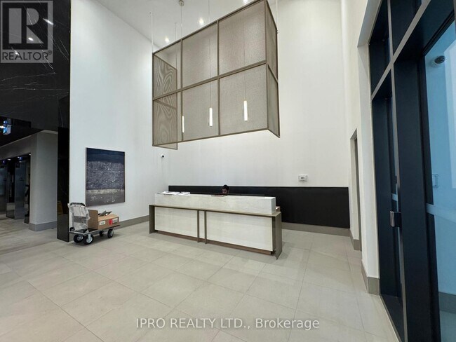 Photo du bâtiment - 430-3430 Square One Dr