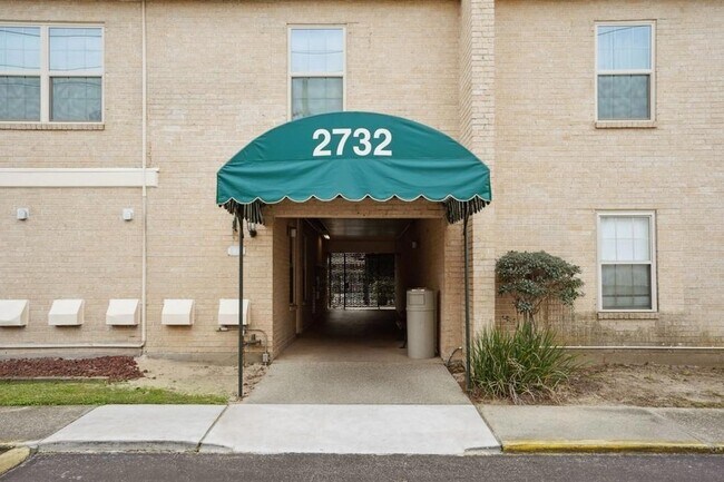 Foto del edificio - 2732 Whitney Pl