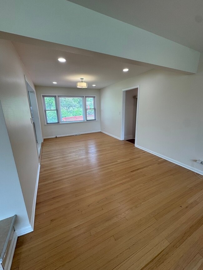 Foto del edificio - 7450 Webster St