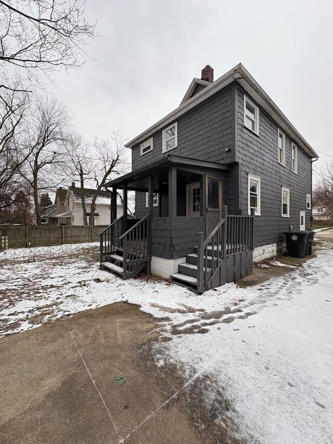 Foto del edificio - Four bedroom two bathroom home for rent