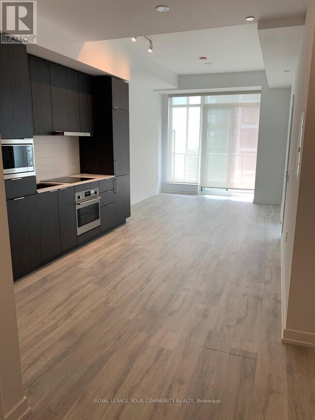 Building Photo - 7-3007 Golden Lion Heights