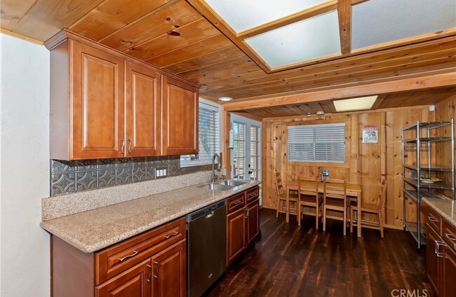 Building Photo - 32970 Lone Pine Dr