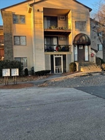 Foto del edificio - 49 Parker Ave