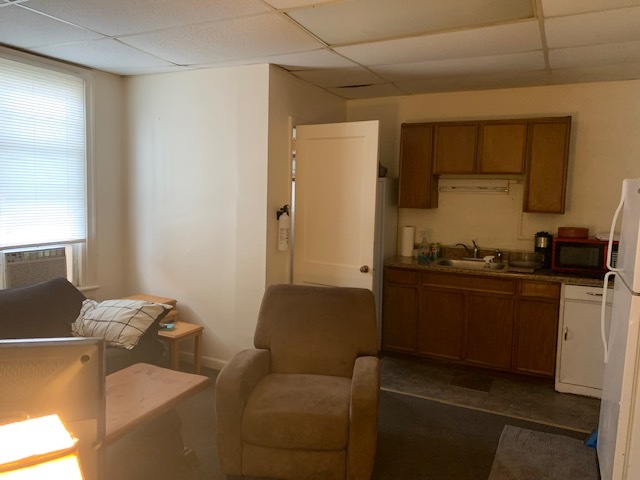 Kitchen Area - 34 Bank St