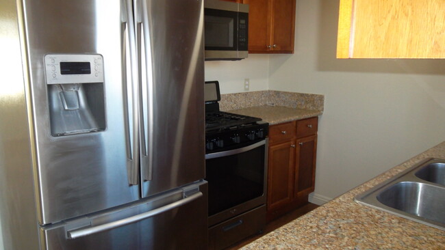 Kitchen - 16572 Regina Cir