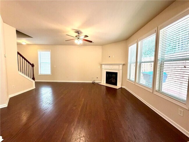 Foto del edificio - 6215 Crested Moss Dr