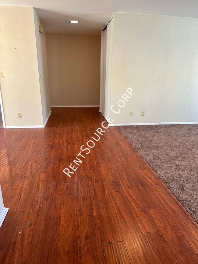 Building Photo - 3 Bedroom, 2 Bath home for Rent in Lancaster