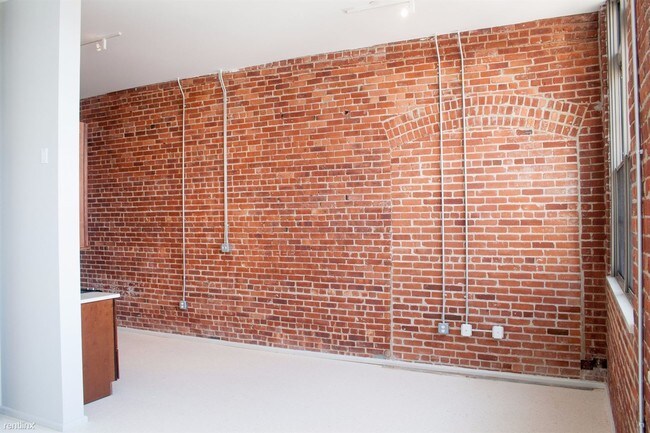 Building Photo - 275 Medford St