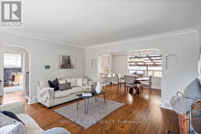 Building Photo - 48 Jopling Ave N