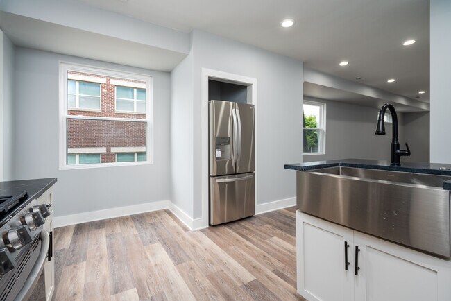 Foto del edificio - 2417 E 10th St