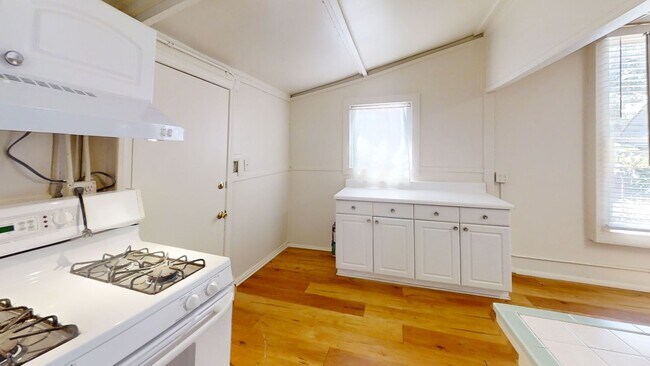 Foto del edificio - Charming 2-Bedroom Home in the Heart of Or...