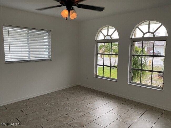 Foto del edificio - 761 93rd Ave N