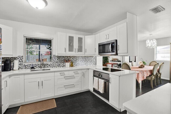 Foto del edificio - 6504 Lenore Dr