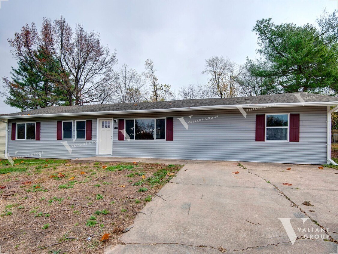 Foto principal - Spacious 4-Bedroom, 3-Bath Home for Rent i...