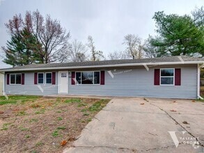 Building Photo - 304 Rice St