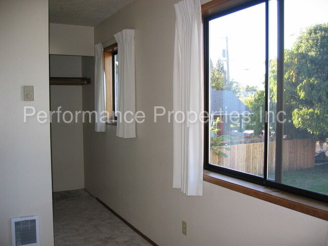 Building Photo - 2314 N Killingsworth St