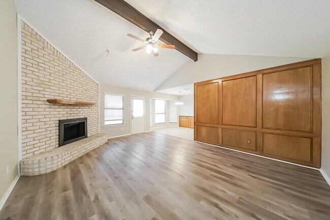 Foto del edificio - 3100 Green Ridge St