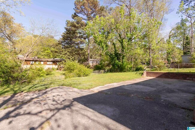 Foto del edificio - 1332 Lake Ln NE