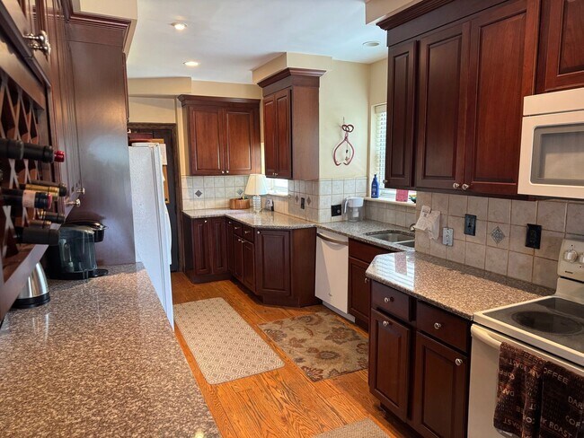 Foto del edificio - Lansdale 4 Bedroom Cape Cod with 2 car gar...