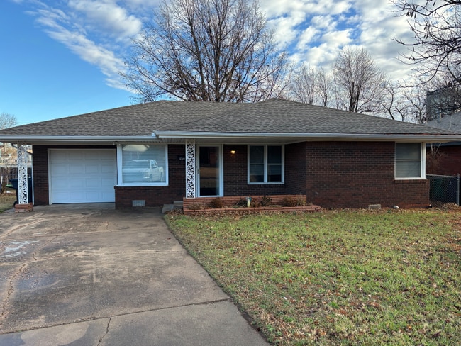 Building Photo - 2025 Mattern Dr