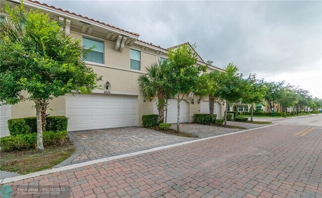 Building Photo - 8289 Cascada Isles Dr
