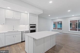 Building Photo - 635 Slaters Ln