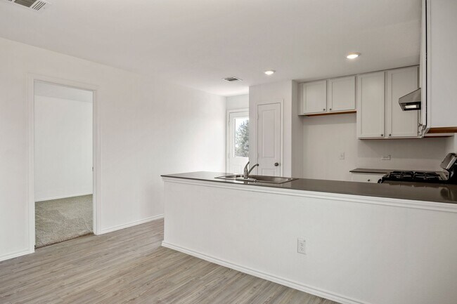 Foto del edificio - Newer Home in St. Hedwig with Full Applian...