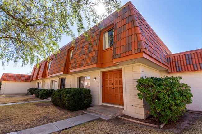 Building Photo - Charming 3 bedroom townhouse in Glendale!