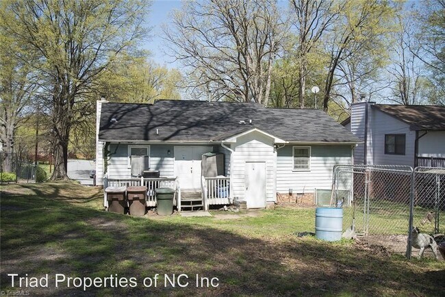Building Photo - 3 br, 2 bath House - 1100 Julian St